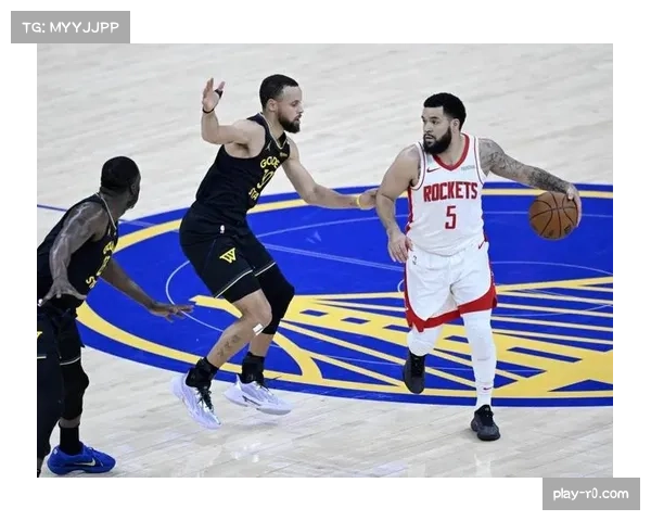 勇士更新伤病报告：库里因脚踝酸痛出战成疑